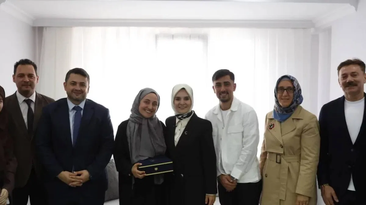 Bakan Göktaş yeni evli çiftin konuğu oldu