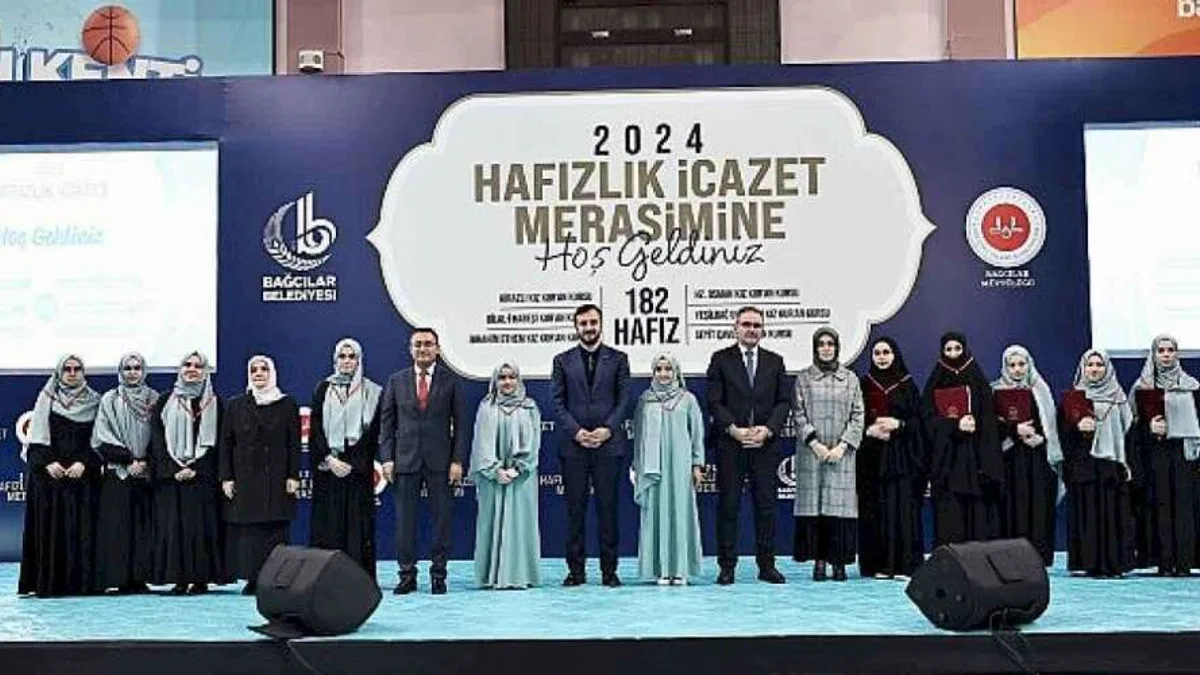 Bağcılar'da 182 kız hafız, taçlarını taktı