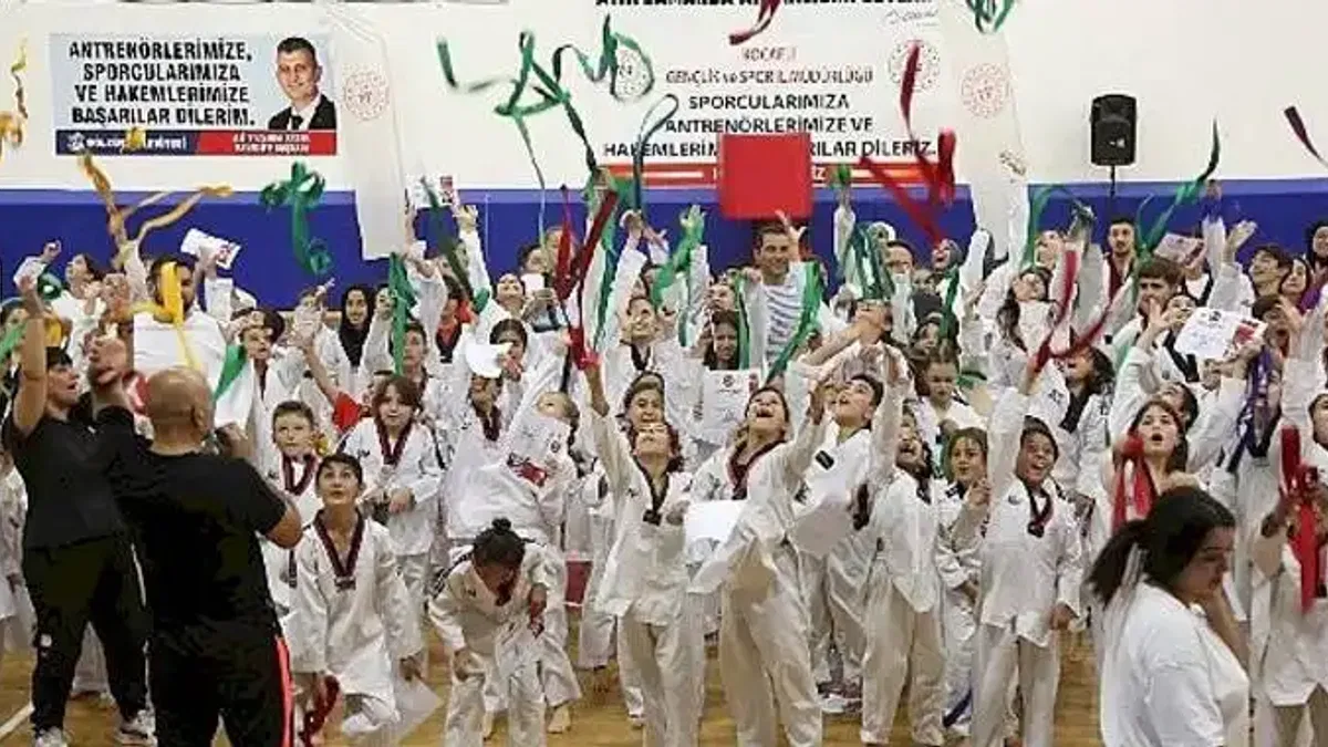 Gölcük Belediyesi Taekwando sporcuları kuşak atladı