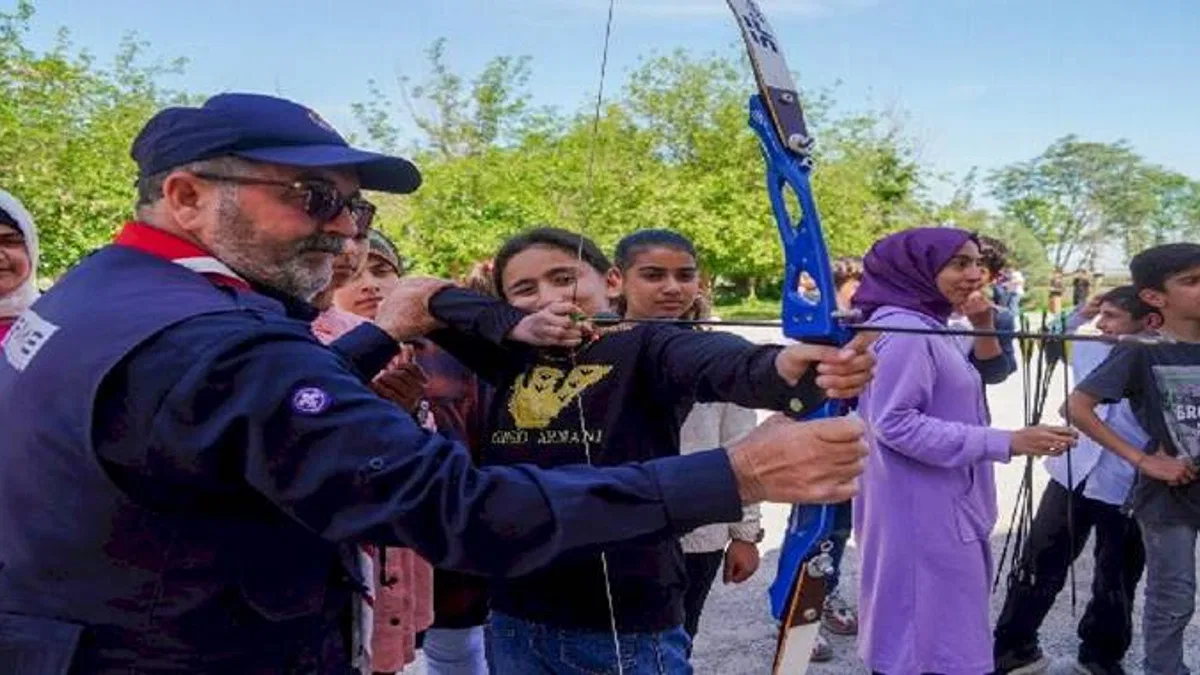 "Mobil Spor" ekibi Bismilli öğrencileri eğlendirdi