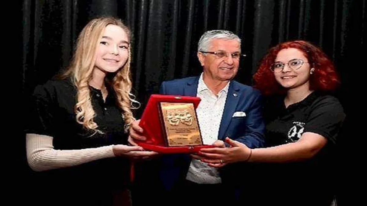 Başkan Topaloğlu'na plaket