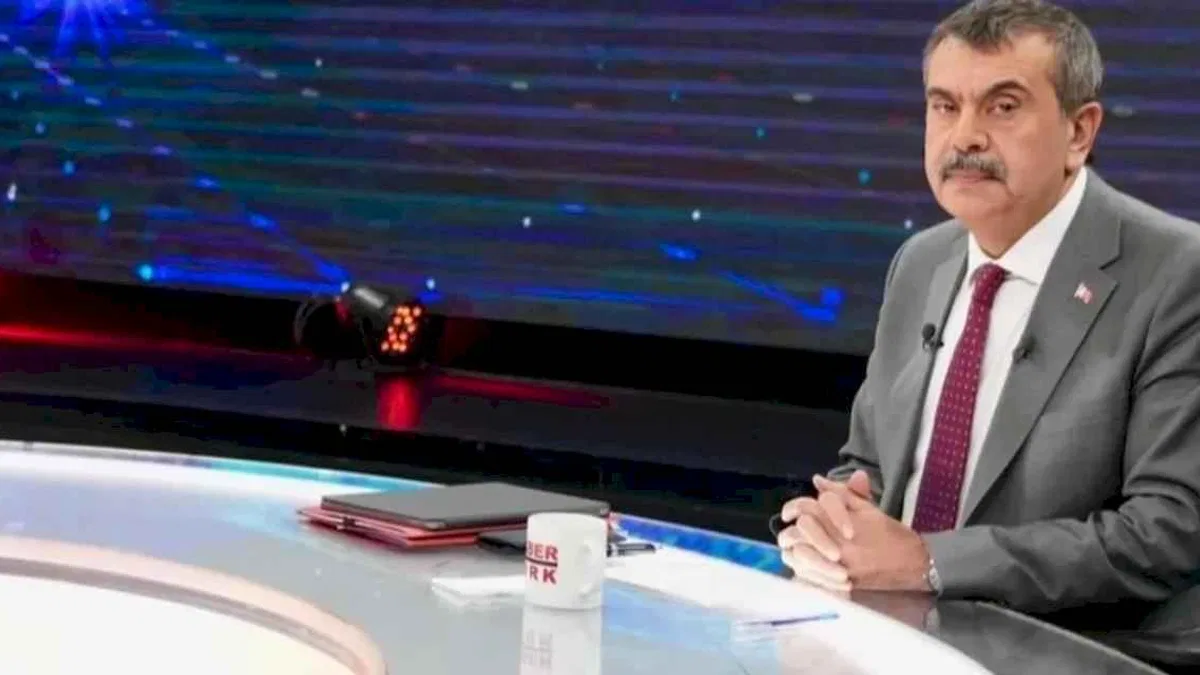 Bakan Tekin: Okullardaki personel yetersizliği 'hizmet alımı' ile çözülecek