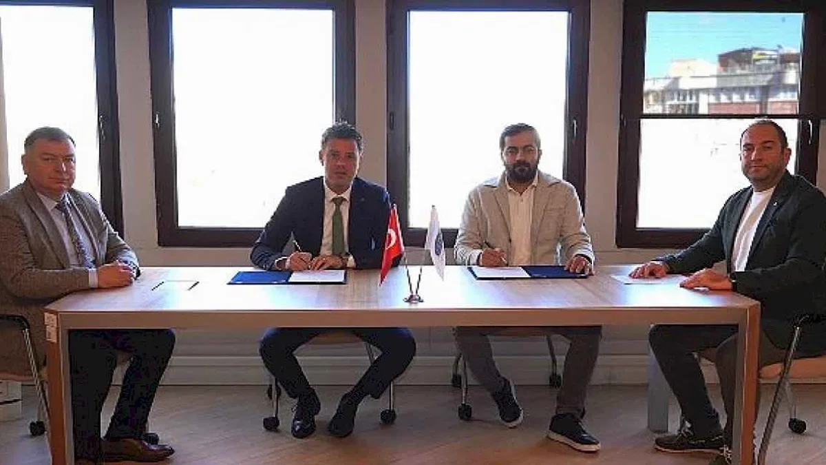 Çorlu Belediyesi, kentte atık tekstil ürünlerinin toplanması konusunda yürüttüğü çalışmalar kapsamında sözleşme yeniledi.