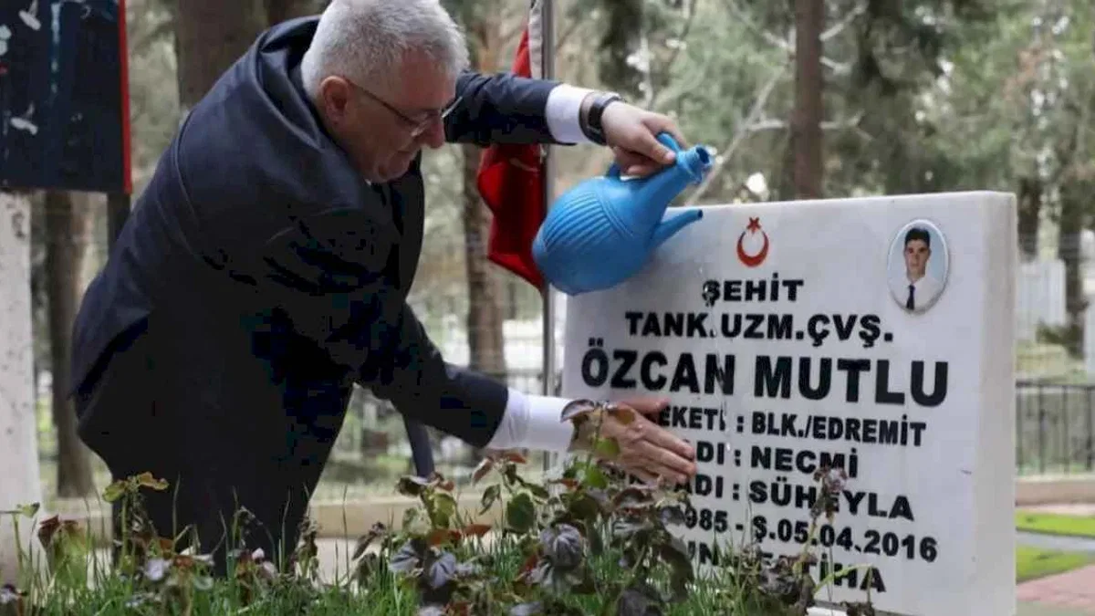 Balıkesir Edremit Şehitliği'ne anlamlı ziyaret