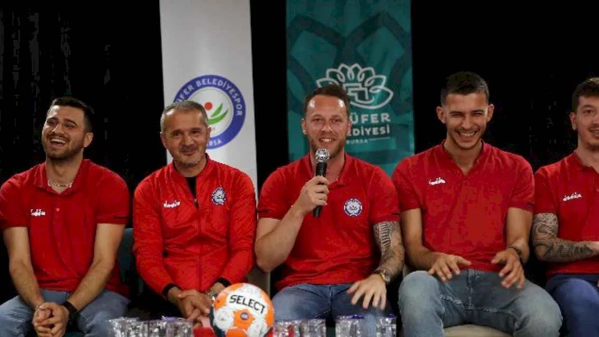 Nilüfer Belediyespor Hentbol Takımı öğrencilerle buluştu