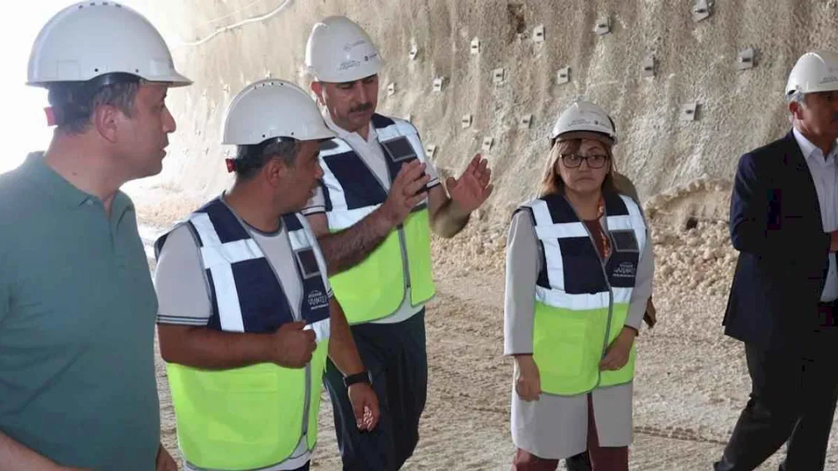 Dülük-OSB Tüneli’nde 425 metre tamamlandı