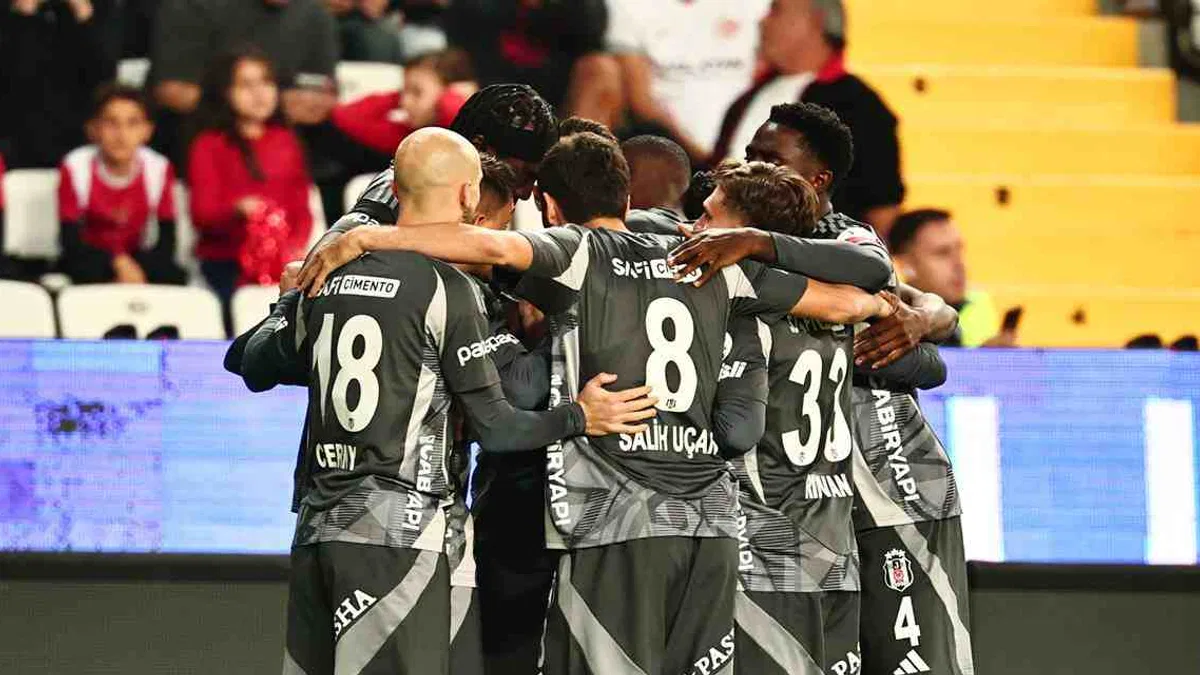 Hesap.com Antalyaspor 1-3 Beşiktaş (Maç Sonucu)