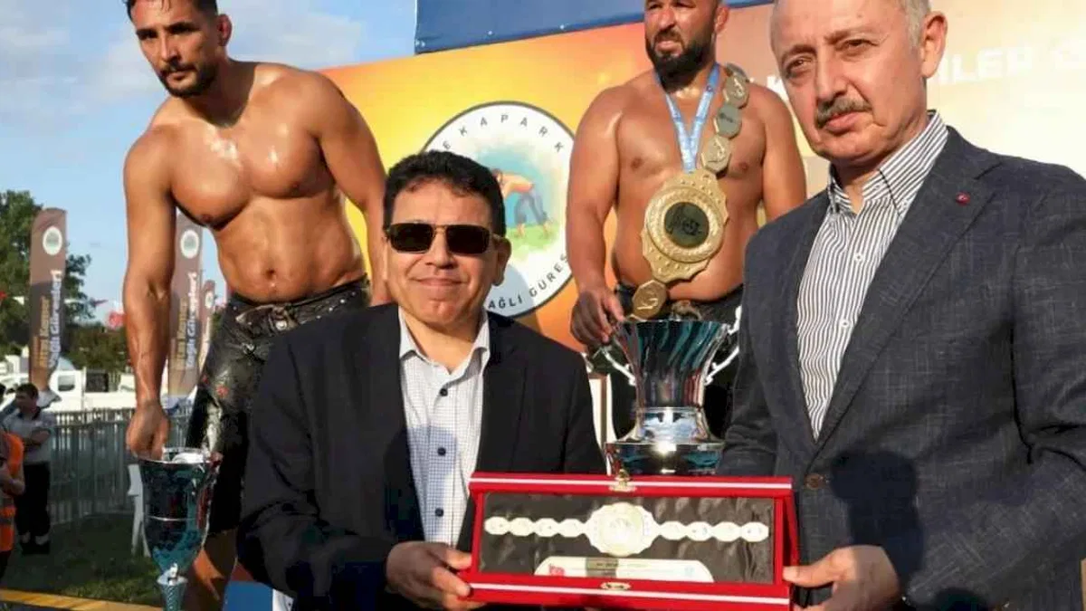 Kocaeli yağlı güreşlerde başpehlivan Orhan Okulu oldu