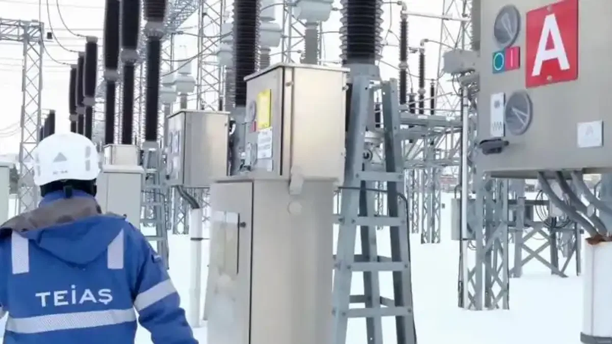 Enerji ekipleri zorlu koşullarda görev başında