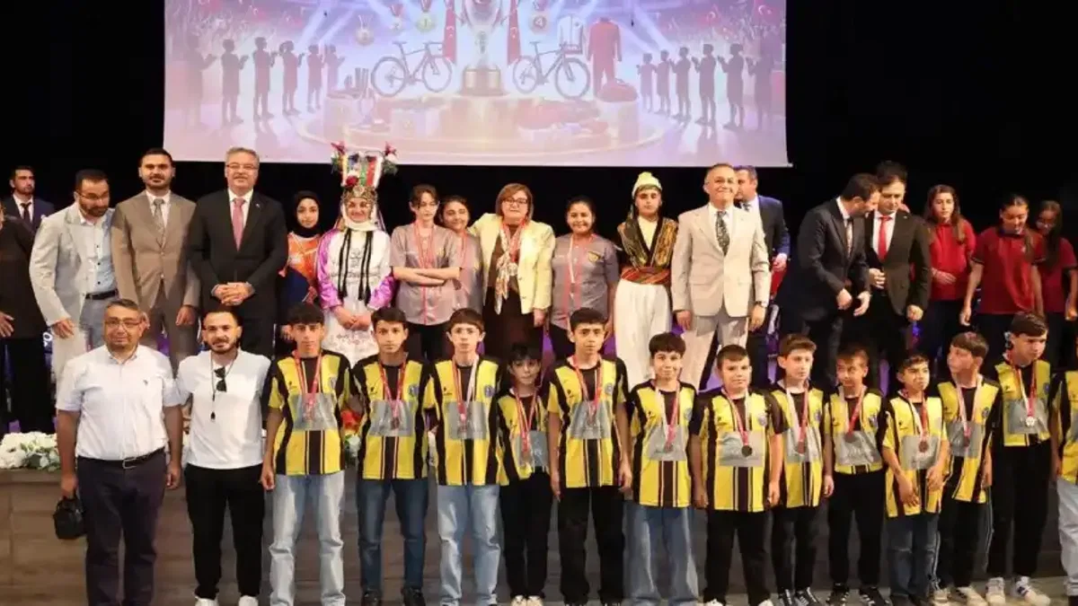 Gaziantep'te 'Okul Sporları Enleri' ödüllendirildi