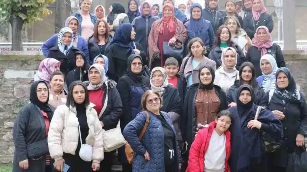Kulalı kadınlar adım adım Manisa'yı gezdi