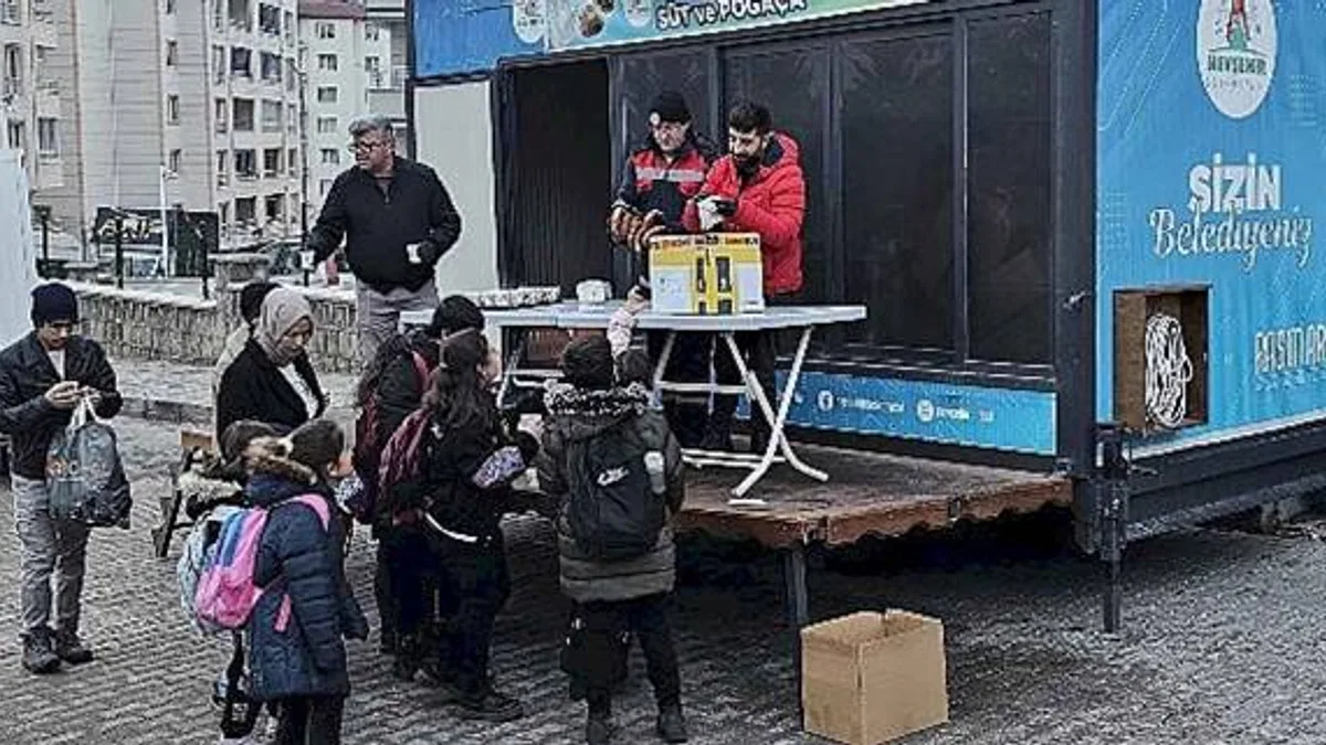 Nevşehir Belediyesi'nin Poğaça ve Süt İkramı Sürüyor