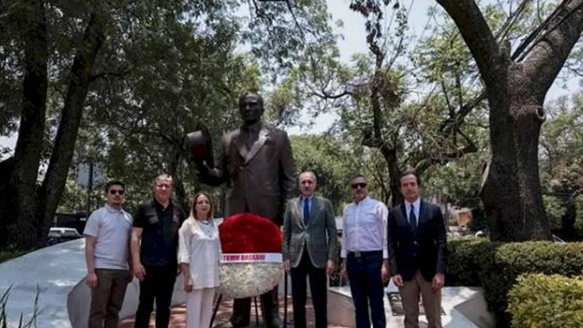 Numan Kurtulmuş'tan Meksika'daki Atatürk Anıtı'na ziyaret