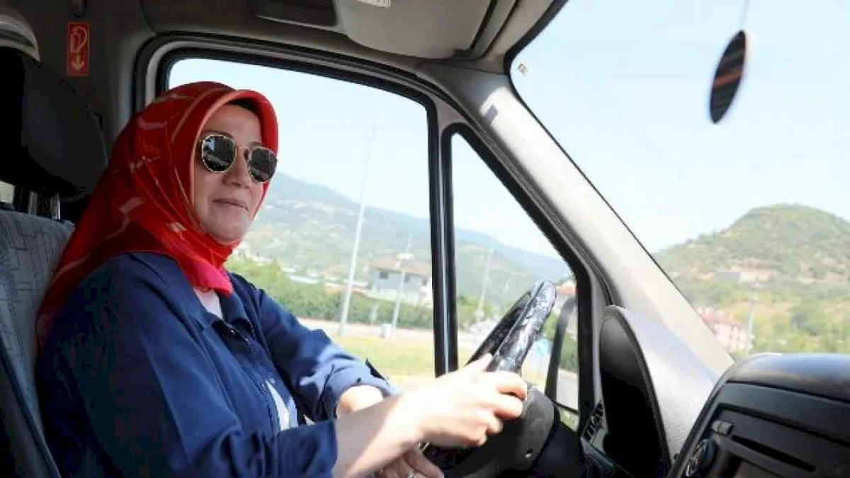 Geyve'de ilk kadın şoför görevde