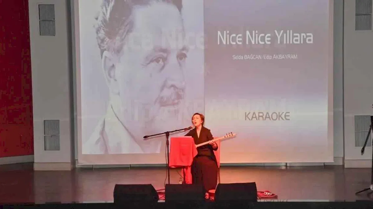 Manisa'da Nazım Hikmet şarkılarla anıldı