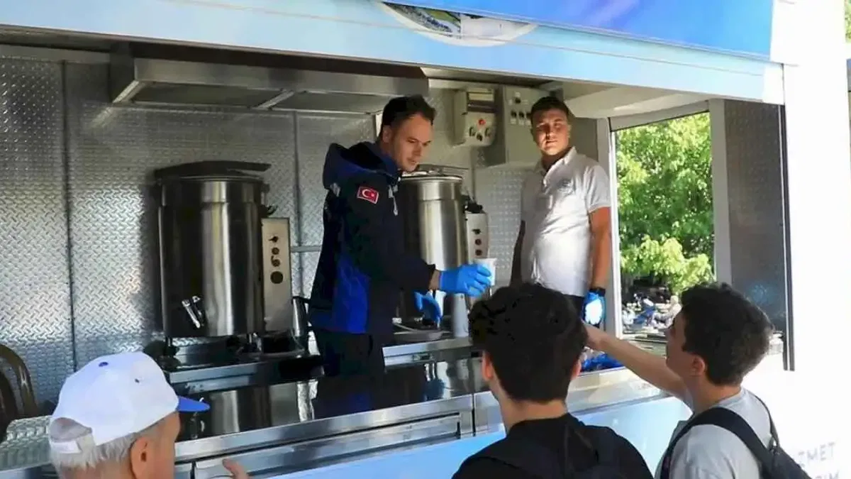 Muğla Büyükşehir sıcak bir çorba ile öğrencilerin yanında