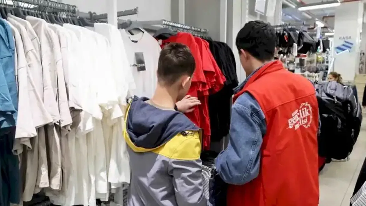 Konya Karatay Gençlik Meclisi'nden çocuklara bayram sürprizi