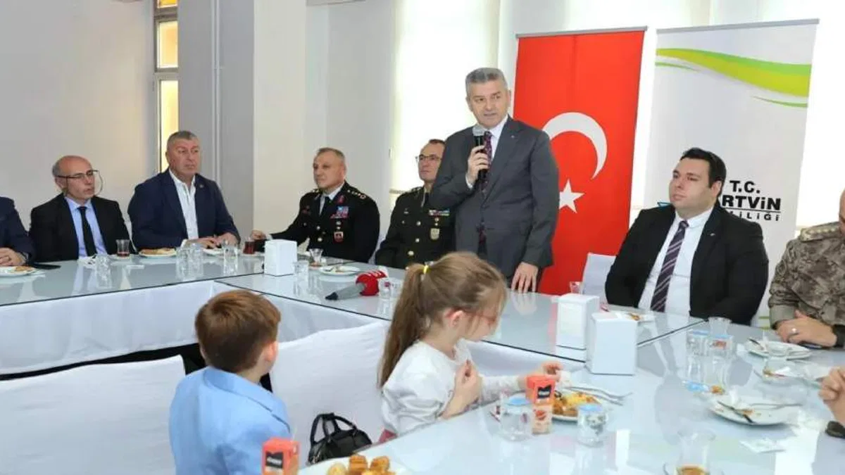 Artvin protokolü bayramlaştı