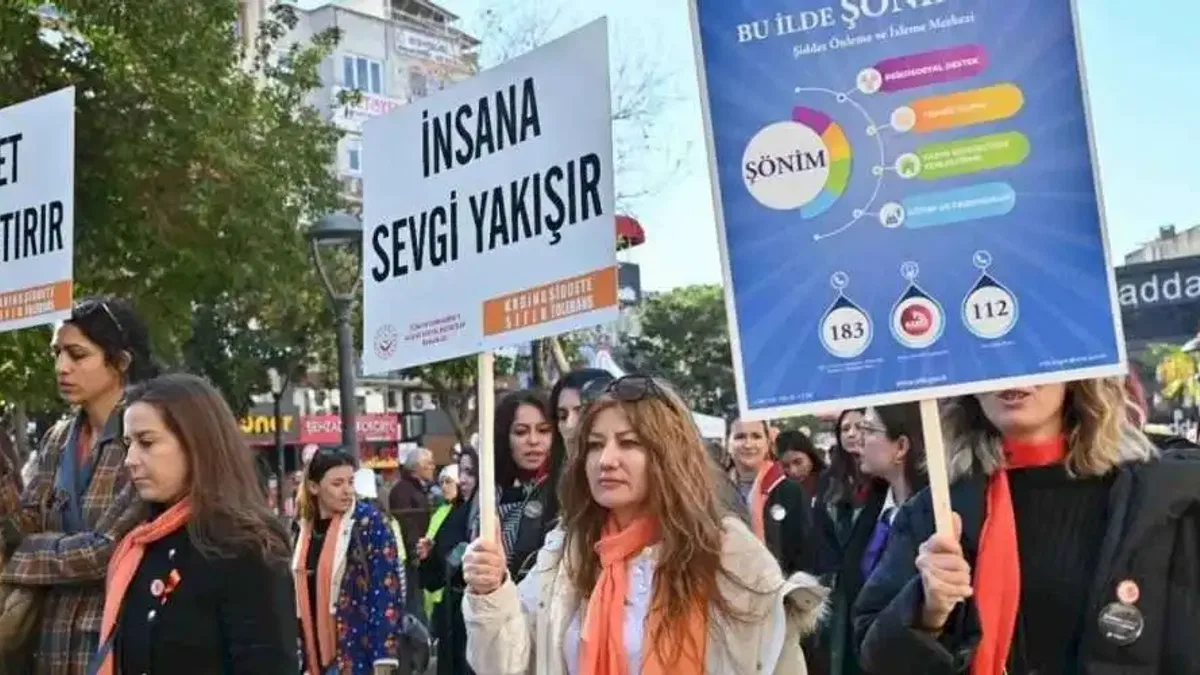 Manisa’da kadına yönelik şiddete birlikte 'Dur' dediler