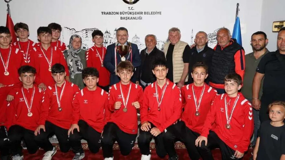 Trabzon'da Başkan Genç, şampiyon takımı ağırladı