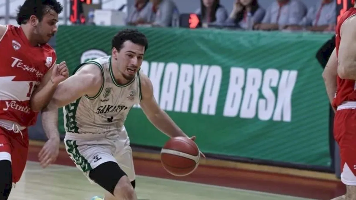 Lider Sakarya play-off’a çeyrek finalden gidiyor