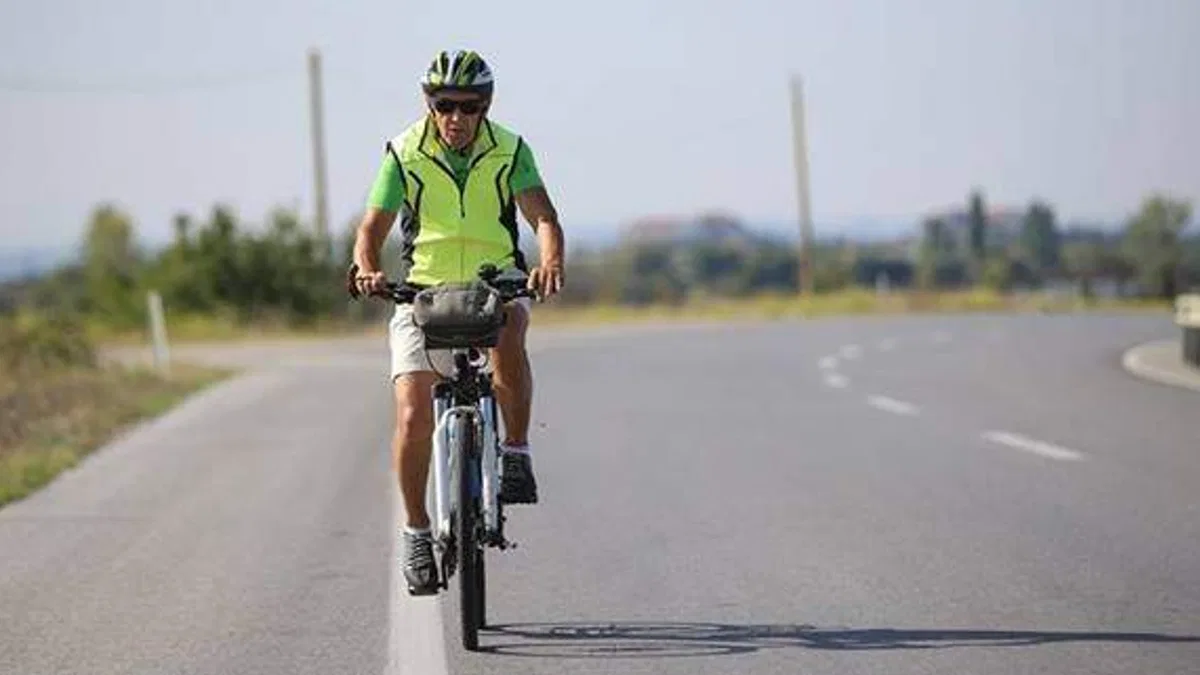 Emekli öğretmen bisikletiyle günlük 40 kilometre yol katediyor