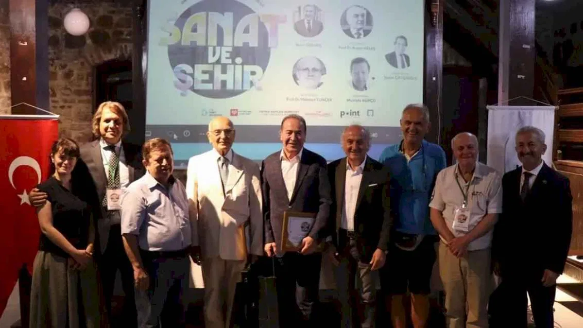 Sanatın kent dokusundaki yeri İzmit’te konuşuldu