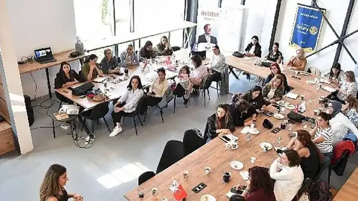 Avcılar'da Kadınlar Üreten Eller Projesi ile Dijitalleşiyor