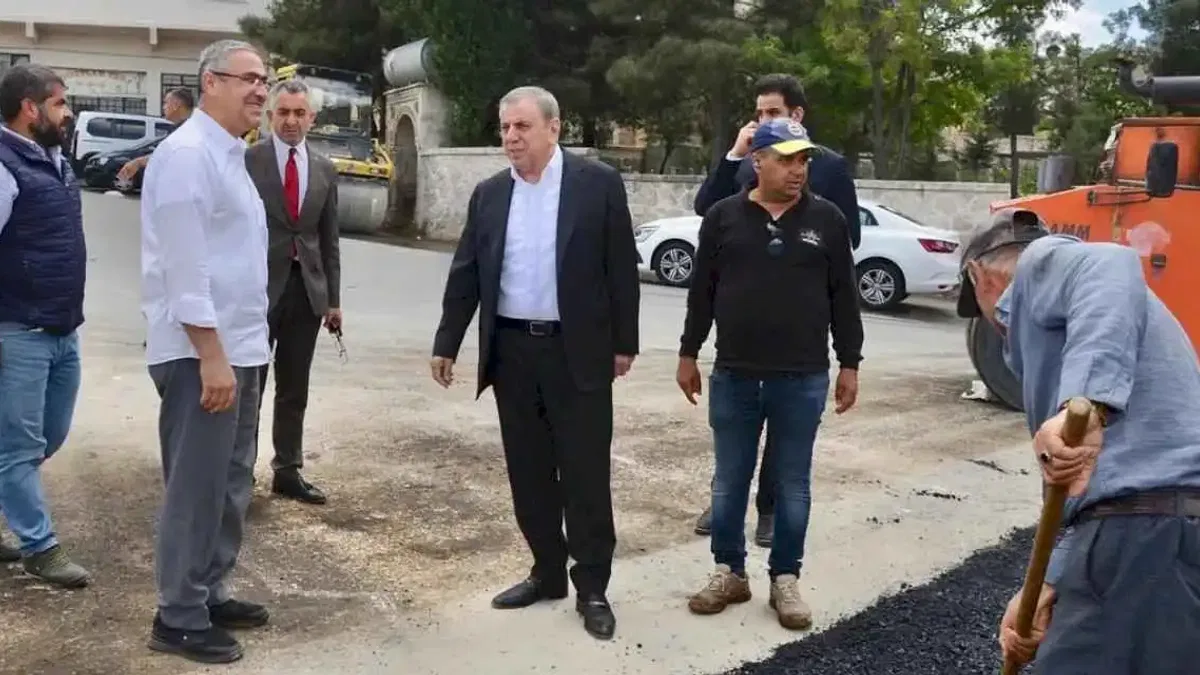 Mardin'de Başkan Şahin'den asfalt çalışmalarına yakın mercek