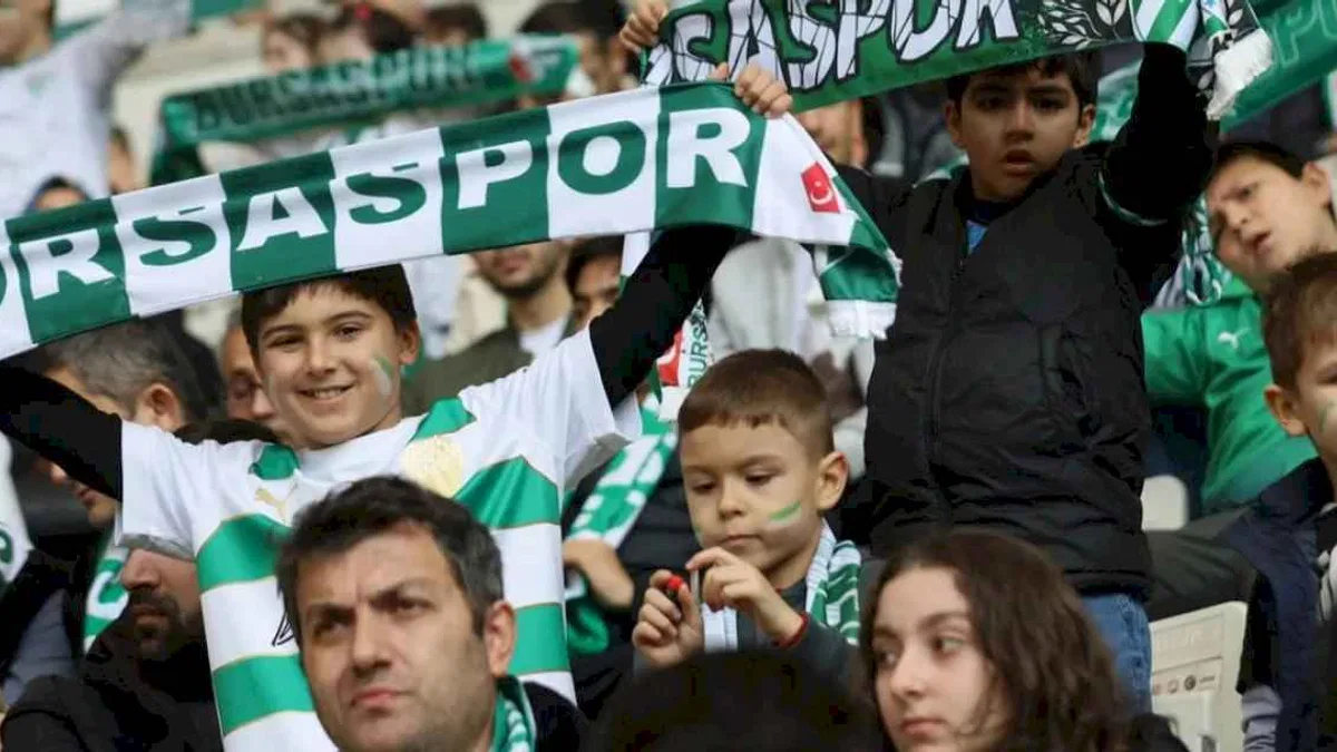 Bursa Büyükşehir 300 çocuğa Bursaspor çoşkusu yaşattı