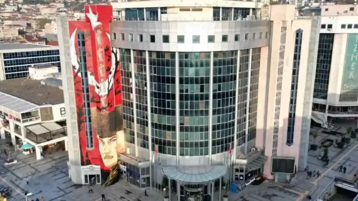 Son Dakika: İzmit Belediyesi'ne soruşturma! Başkan Hürriyet dahil 31 gözaltı!