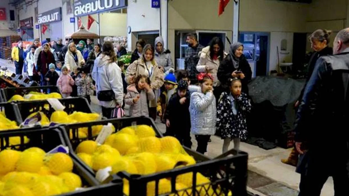 Kocaeli minikler, yerli malını hal binasında öğrendi