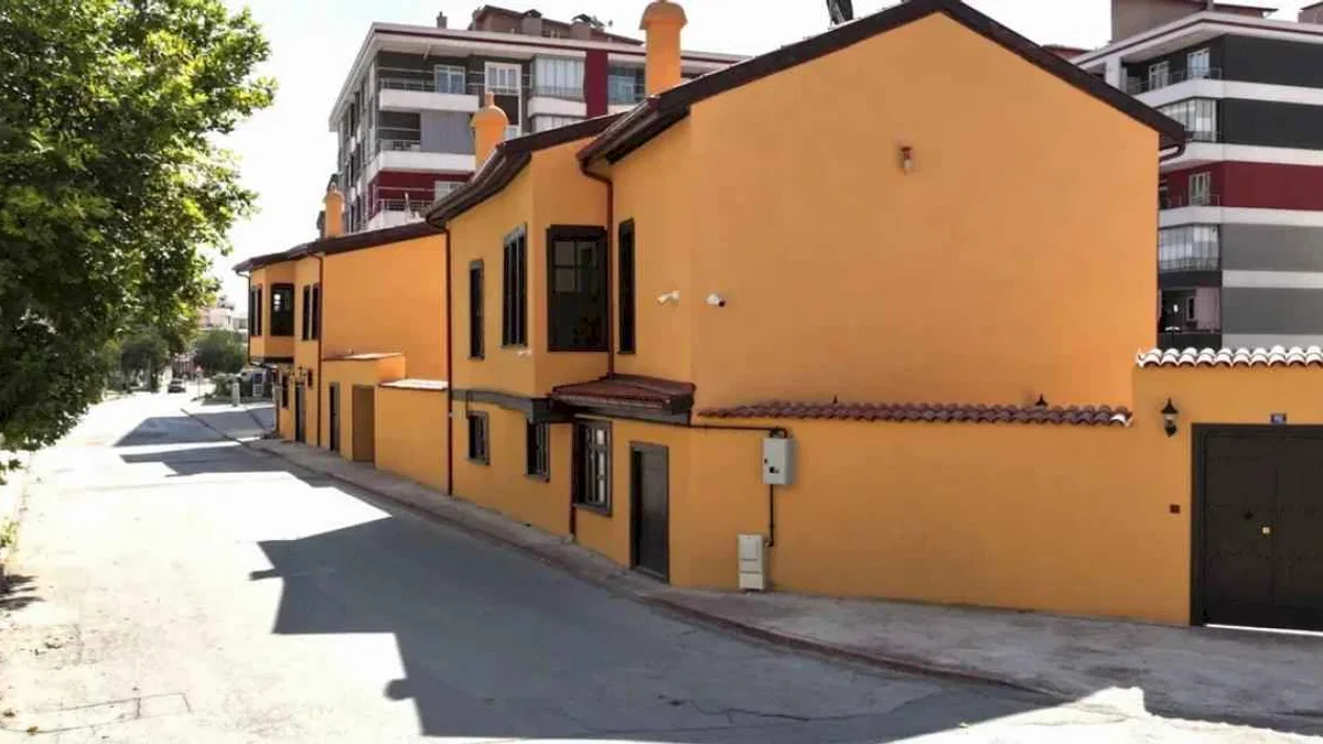 Konya Karatay'da tarihi evler yeniden canlanıyor