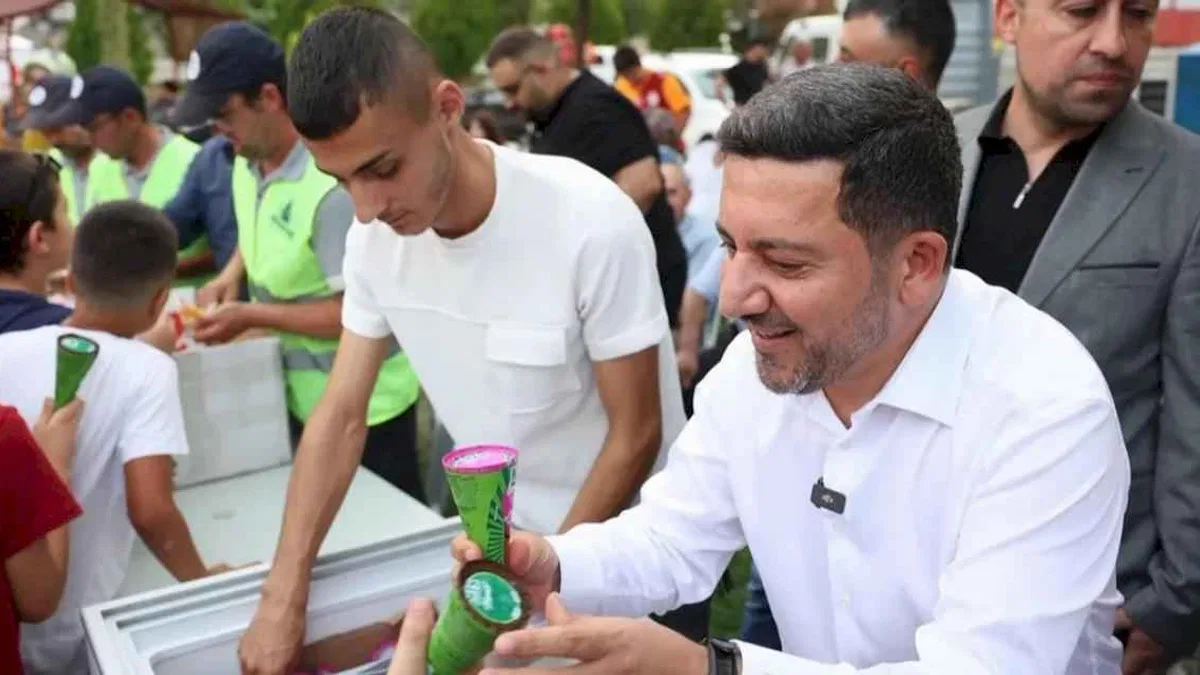 Rasim Arı'dan Nevşehirli çocuklara limonata ve dondurma