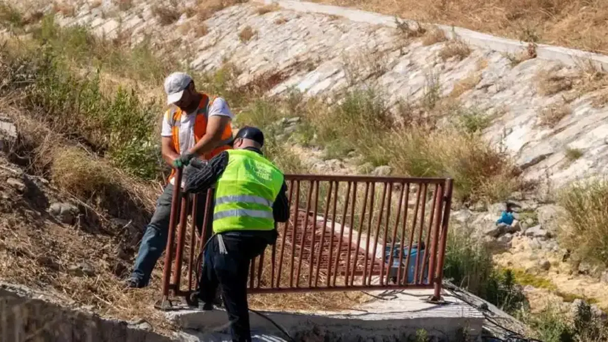 İzmir Seferihisar'da selin izleri siliniyor