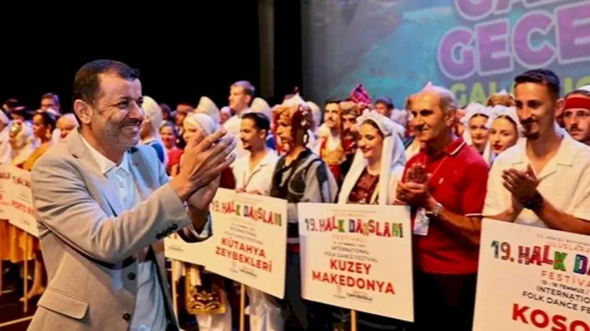 Denizli'de Halk Dansları Festivali barışın ve kardeşliğin sembolü oldu