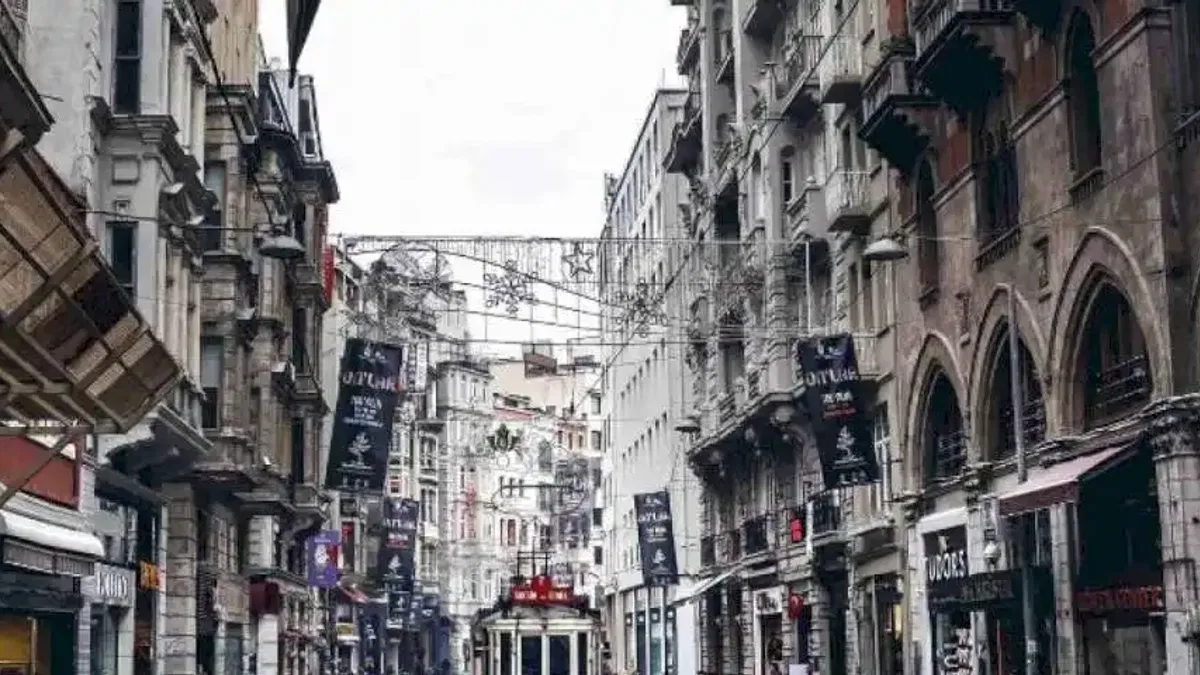 İstiklal Caddesi yüzde 120’lik kira artışıyla rekor kırdı! Dünyada en dikkat çekici caddeler...
