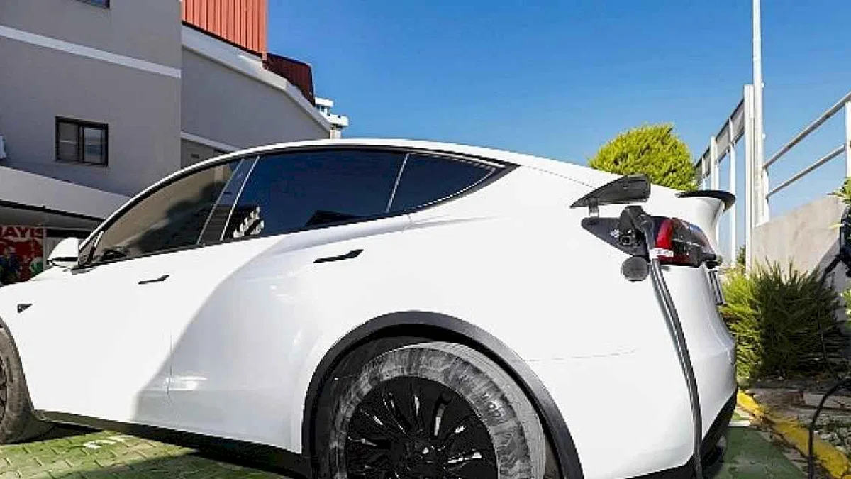 Elektrikli araç şarj istasyonları ile 1400 ağaca bedel temiz enerji