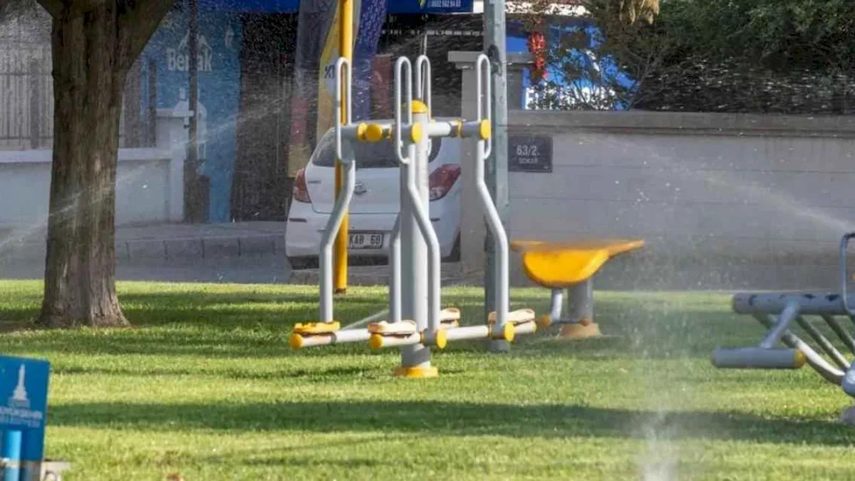 İzmir’in parklarında su kaybına geçit yok