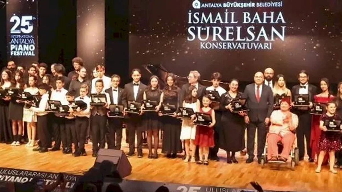 Antalya Piyano Festivali’nde gençler sahne aldı