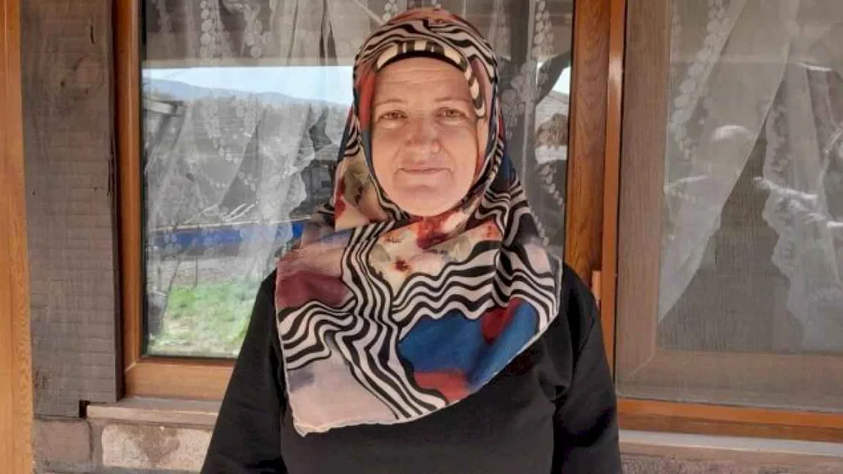Pazaryeri'nde rakiplerine fark atan kadın muhtar güven tazeledi