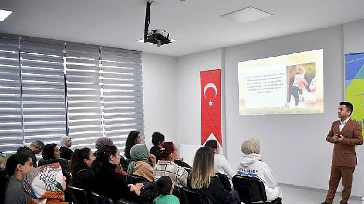 Beylikdüzü'nde "Nesiller Arası Aktarım" semineri düzenlendi