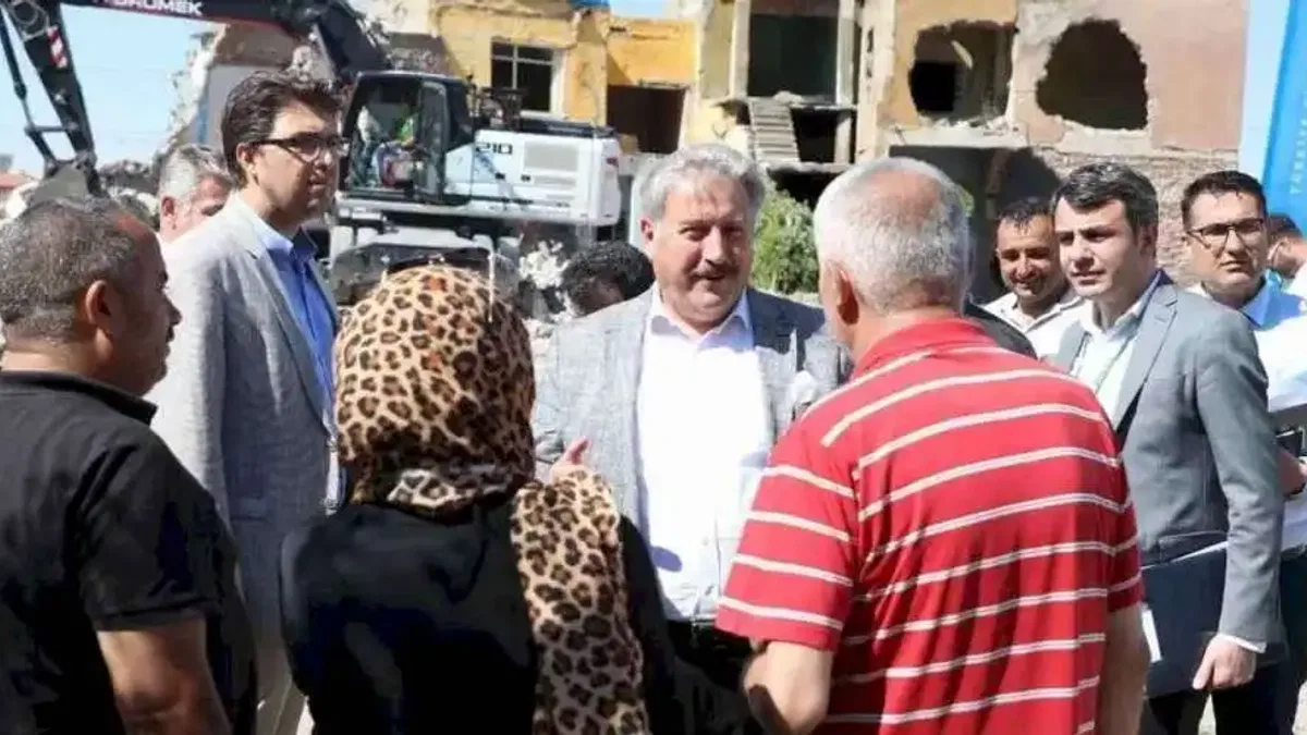 Kayseri Melikgazi'den metruk bina mesaisi