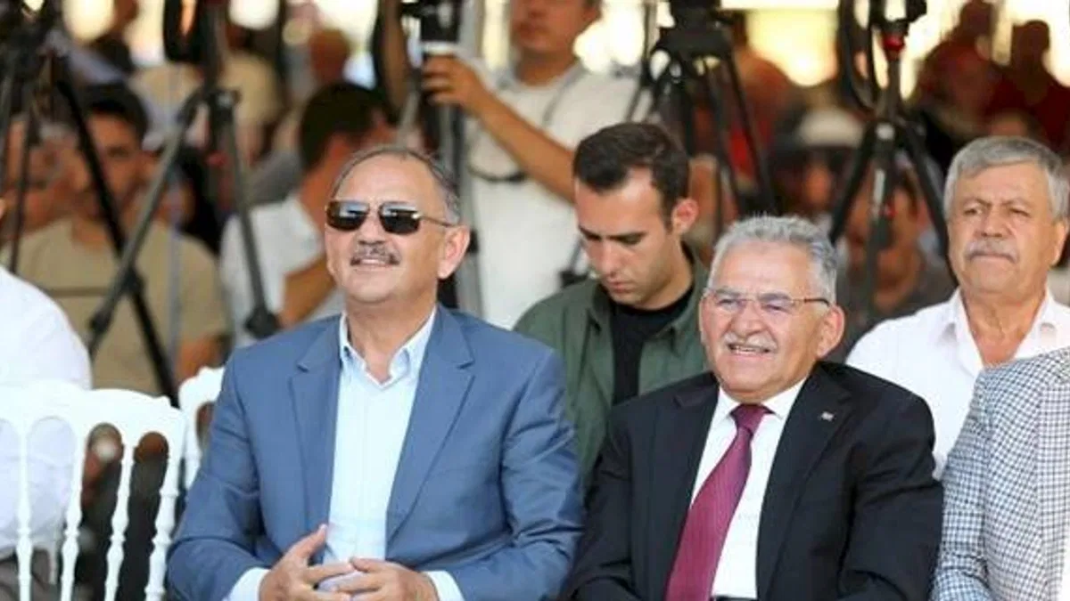 Memduh Büyükkılıç'a Bakan Özhaseki'den övgü