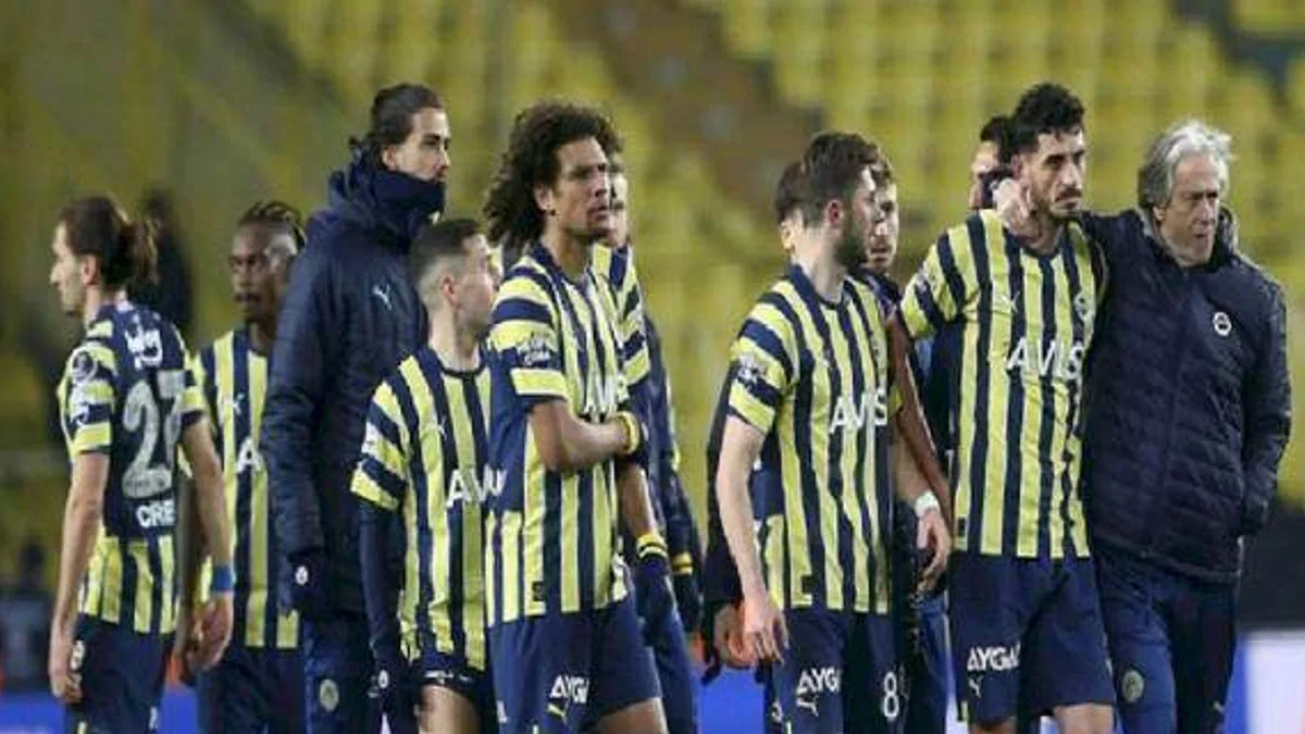 Fenerbahçe zirveden kopmuyor