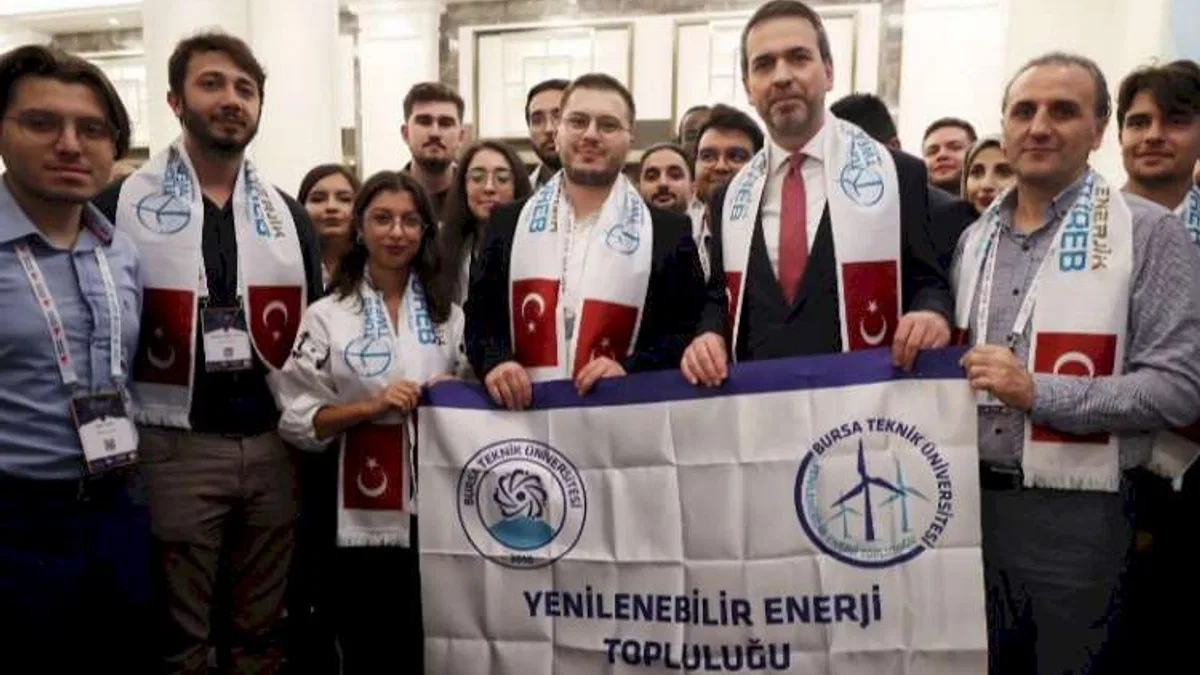BTÜ’lü öğrenciler Bakan Bayraktar ile buluştu