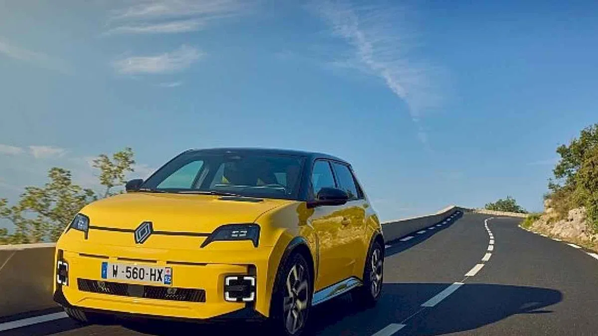 Renault 5 E-Tech %100 elektrikli test sürüşleri Nice'te gerçekleştiriliyor.