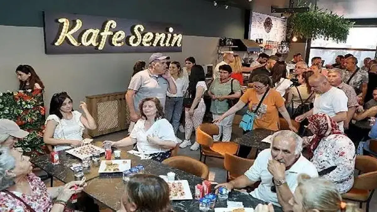 "Kafe Senin", Hizmete Girdi