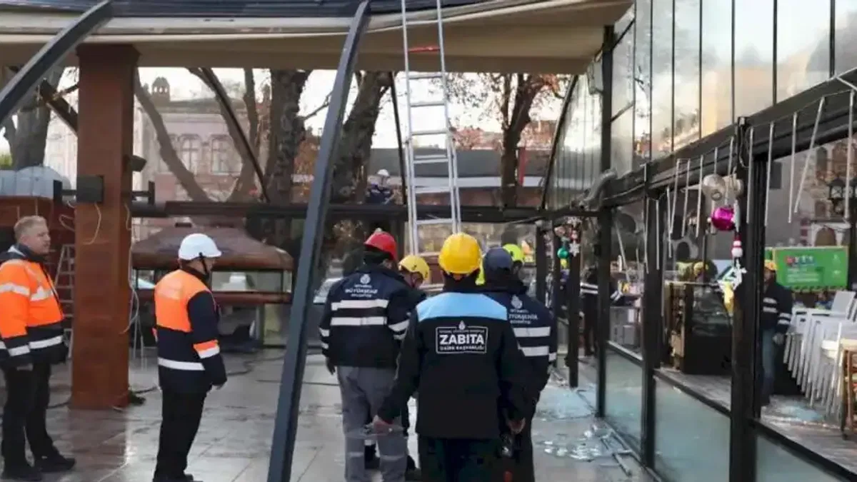Tarihi Sirkeci Garı'nın çevresinde 'kaçak' temizliği!