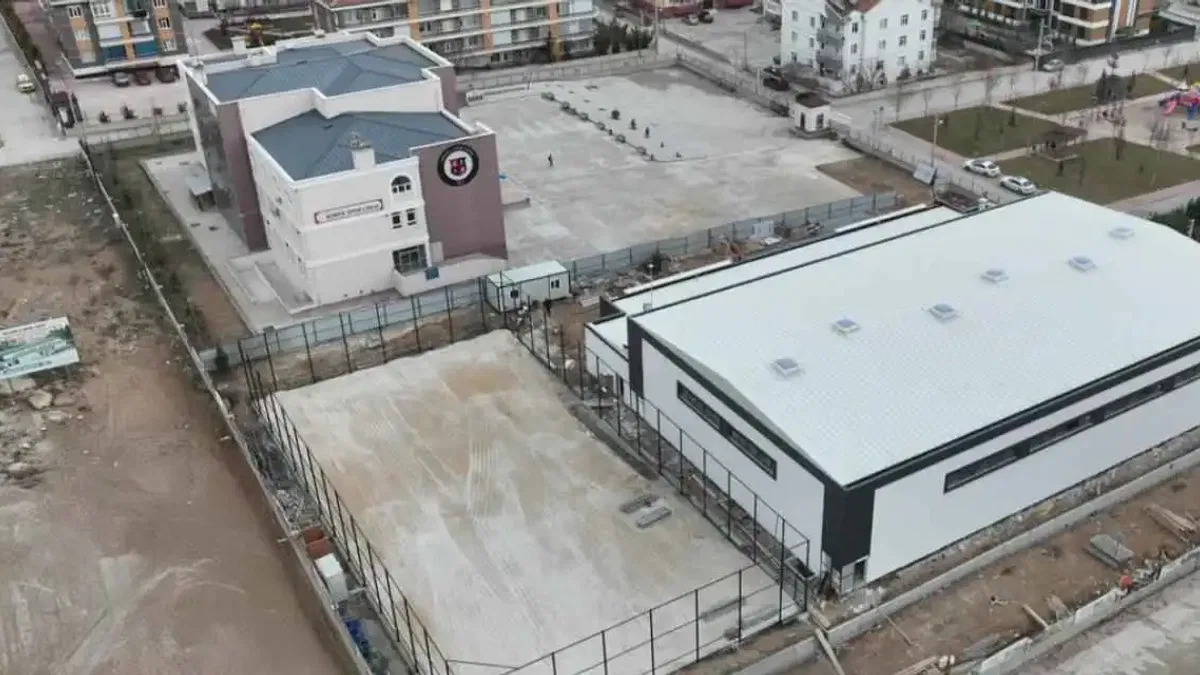 Konya Spor Lisesi'ne Ahmet Çalık kapalı spor salonu ve suni çim saha kazandırılıyor